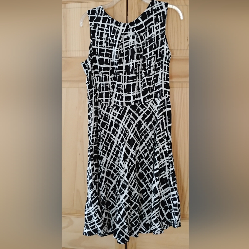 AB Studio Black and White Geometric Midi Dress